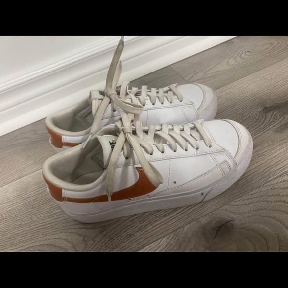 women's nike blazer shoes - Picture 2 of 3